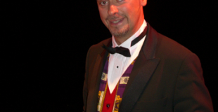 Présentateur et Magicien