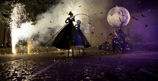 Spectacle de rue fixe tout en lumières et en nocturne