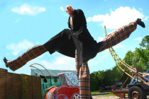 Spectacle de rue déambulatoire dansé et sur échasses