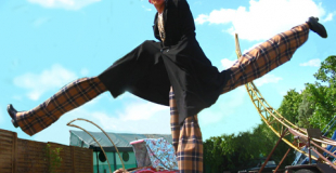 Spectacle de rue déambulatoire dansé et sur échasses