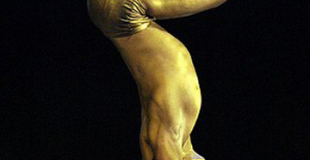 Equilibriste acrobate L'homme de Bronze