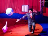 Clown de reprise et jongleur