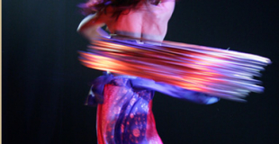 Hula hoop ou danse de cerceaux