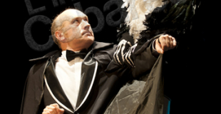 Drôle d'oiseau du Cabaret burlesque