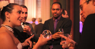 Jonglerie de contact boules de cristal