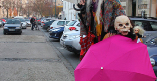 La Vieille en marionnette