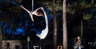 Drapés aériens et musique