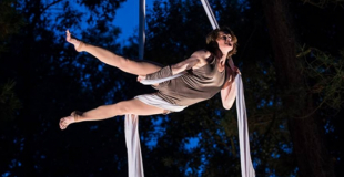 Drapés aériens et musique