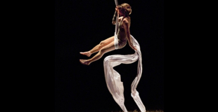 Drapés aériens et musique