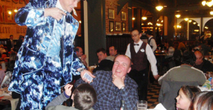 Magiciens sur échasses