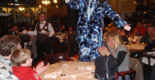 Magiciens sur échasses