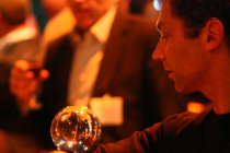 Jonglerie de contact boules de cristal