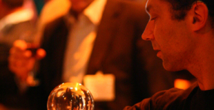 Jonglerie de contact boules de cristal