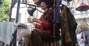 Spectacle de rue déambulatoire, poétique et drolatique