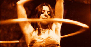 Hula hoop ou danse de cerceaux