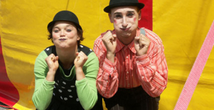 Duo de clowns acrobates
