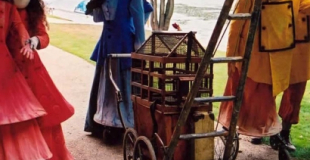 Déambulation par trois comédiens-marionnettistes