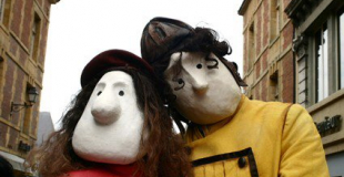 Déambulation par trois comédiens-marionnettistes