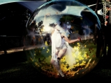 Danseur et danseuses dans des bulles en soirée évènementielle (75)