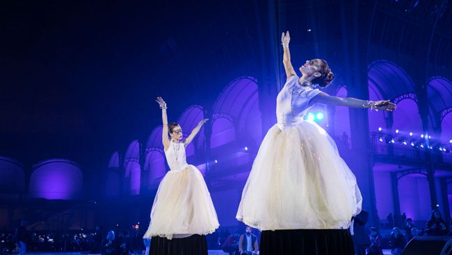 danseuses sur socles tournants