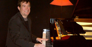 Pianiste autour d'une exposition (92)