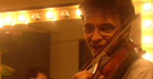 Violoniste et accordéoniste en accueil de soirée russe (75)