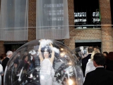 Danseuse dans une bulle pour un lancement de voiture (85)